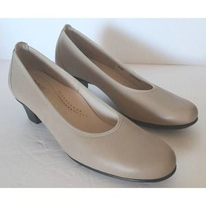 SAS Milano Womans 9 1/2N Comfort Leather Pumps Crema
